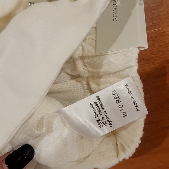 Linen Paperbag Style Capris - Picture 3 of 4